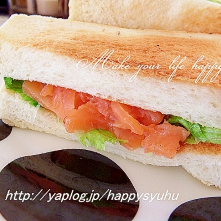 朝食&ランチに☆サーモンとレタスのサンドイッチ